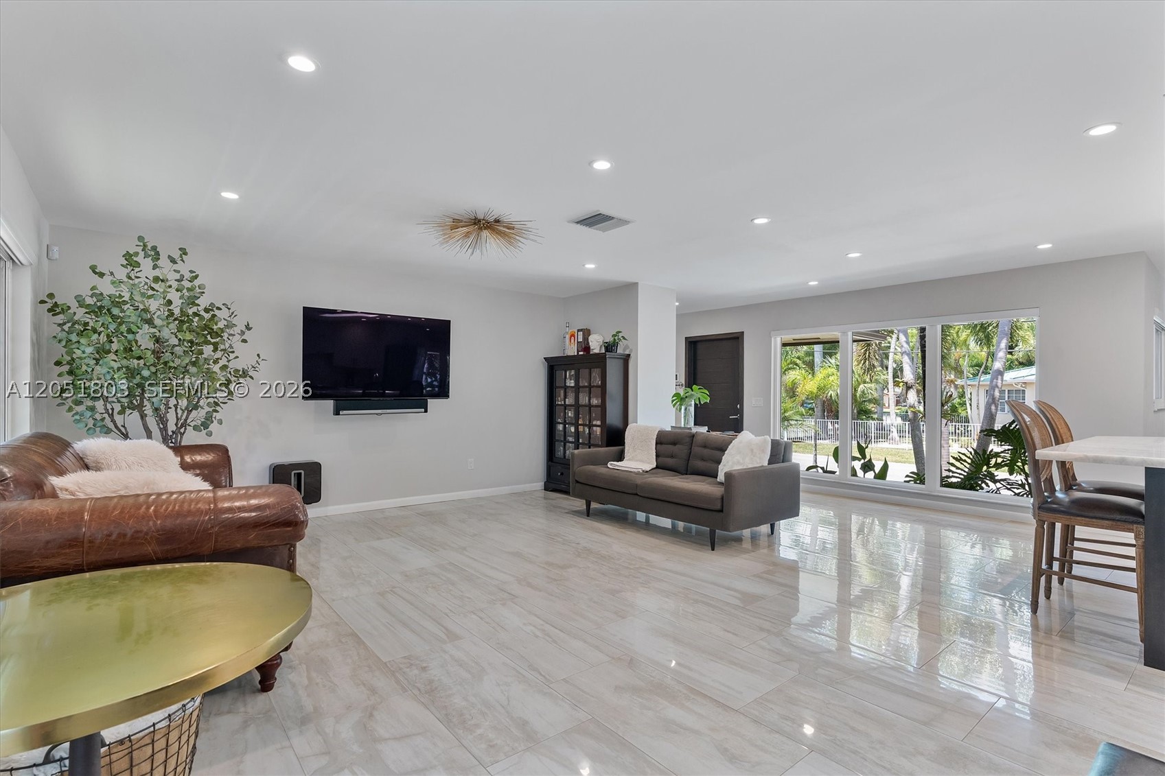 HOLLYWOOD LAKES SECTION - Residential