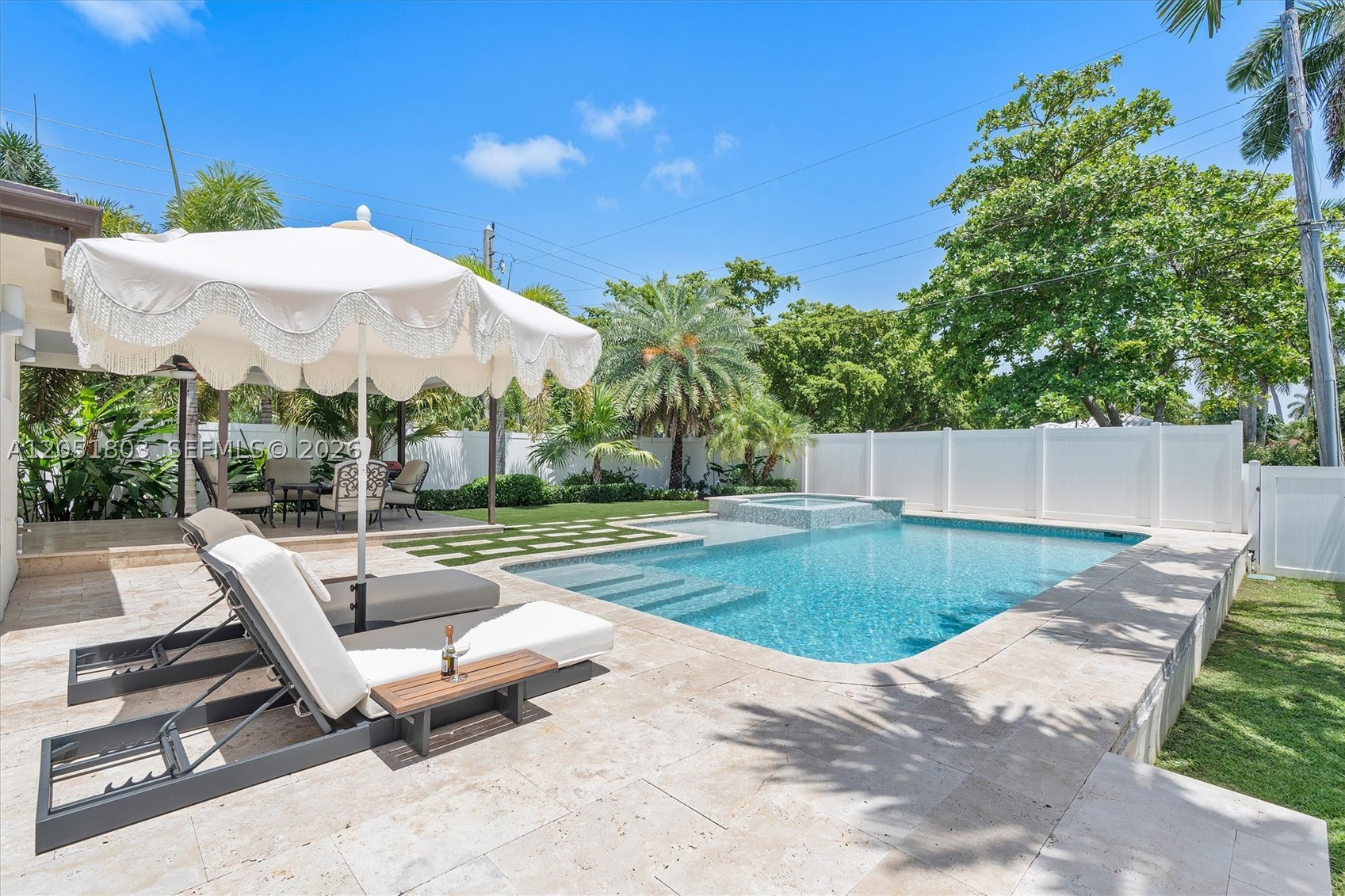 HOLLYWOOD LAKES SECTION - Residential