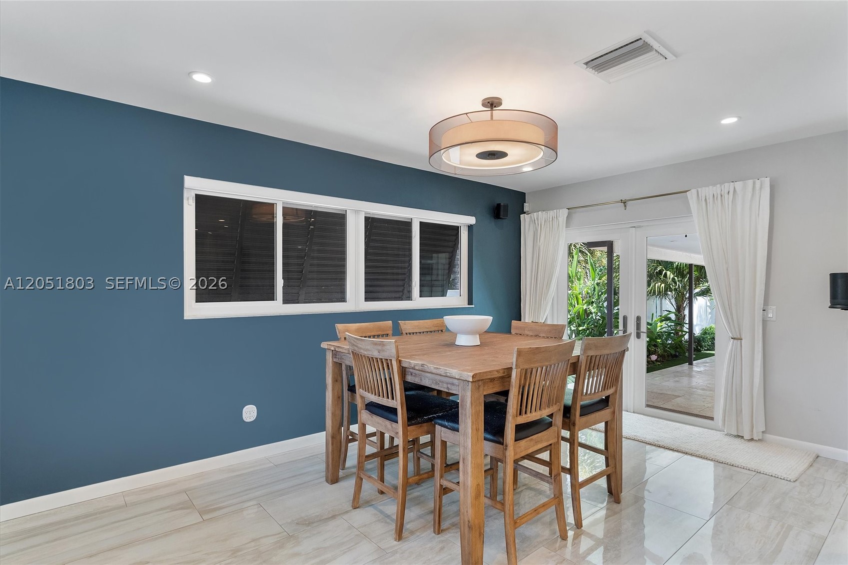 HOLLYWOOD LAKES SECTION - Residential