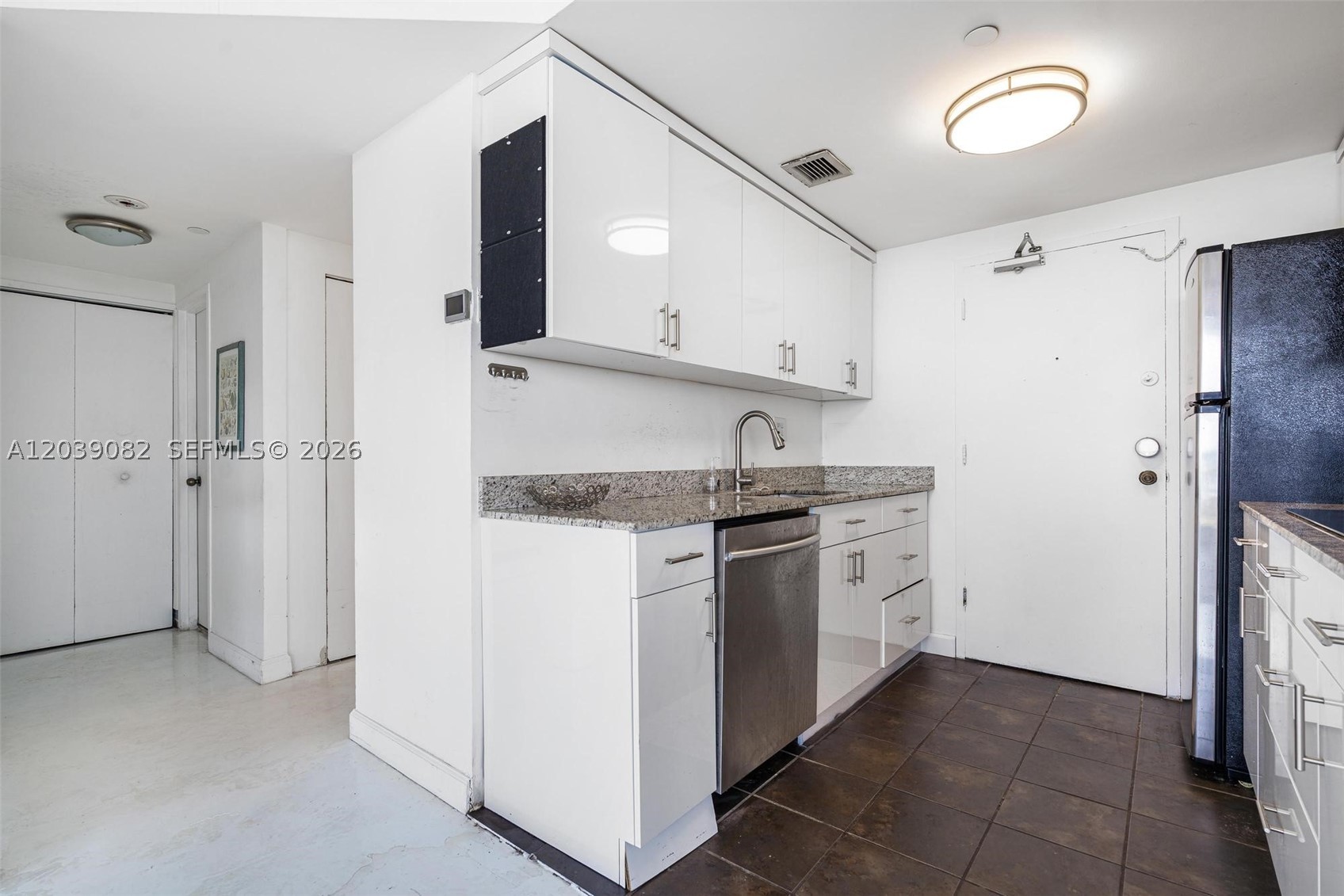 HOME TOWER CONDO - Residential