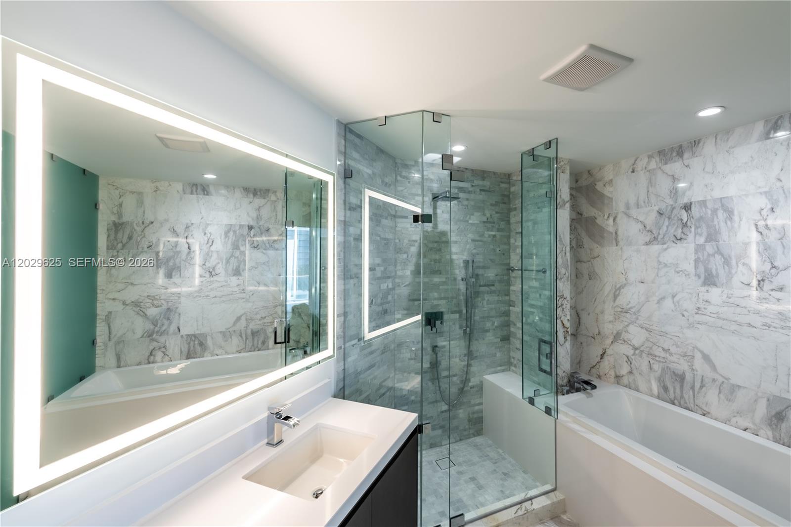 PARAMOUNT MIAMI WORLDCENTE - Residential