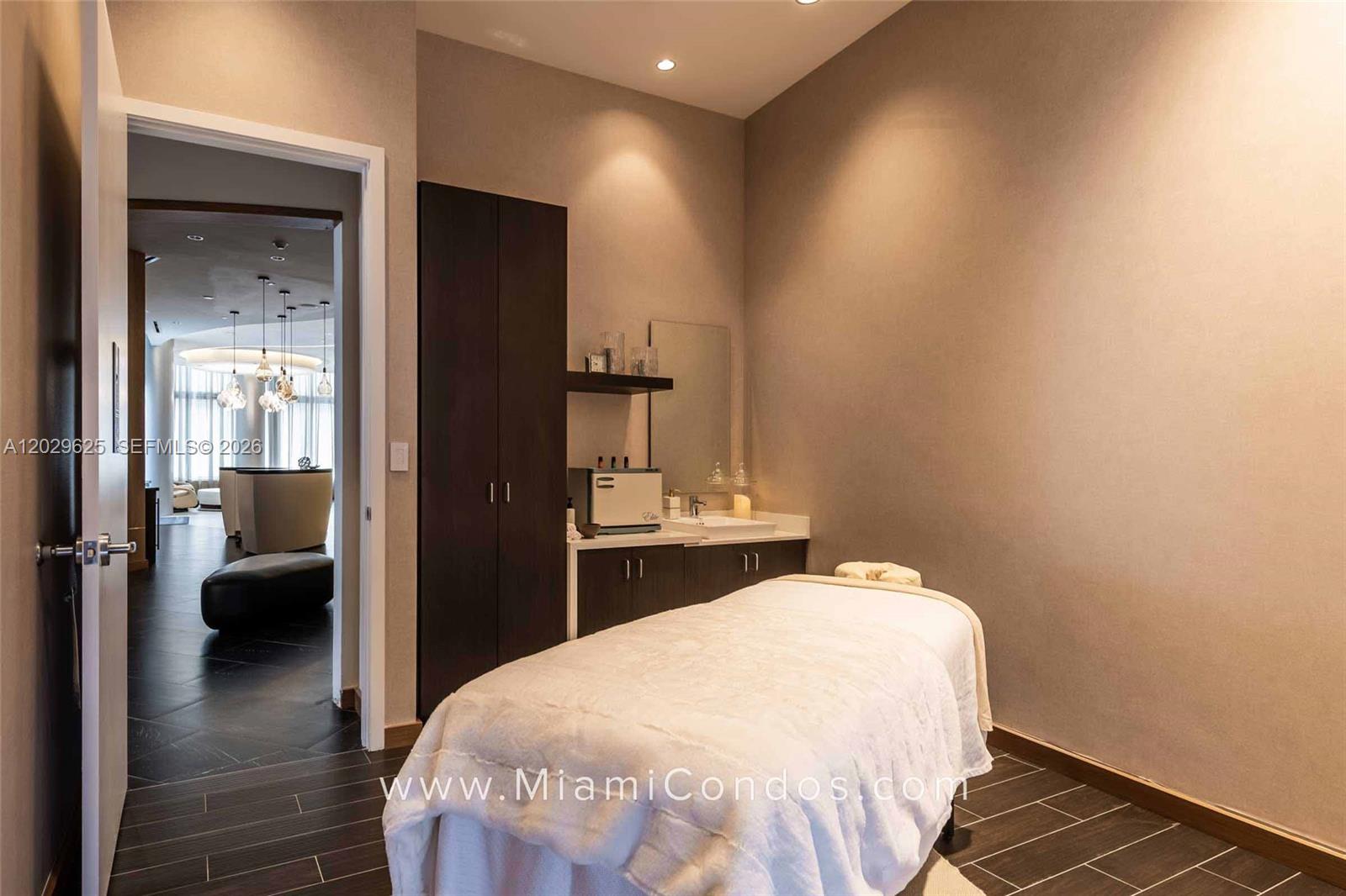 PARAMOUNT MIAMI WORLDCENTE - Residential