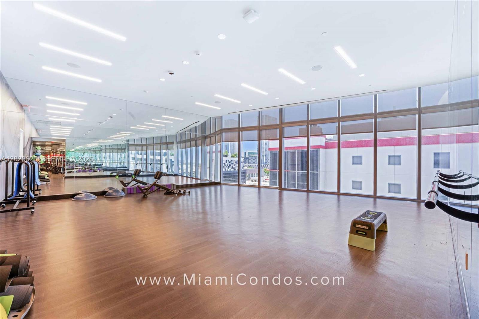 PARAMOUNT MIAMI WORLDCENTE - Residential