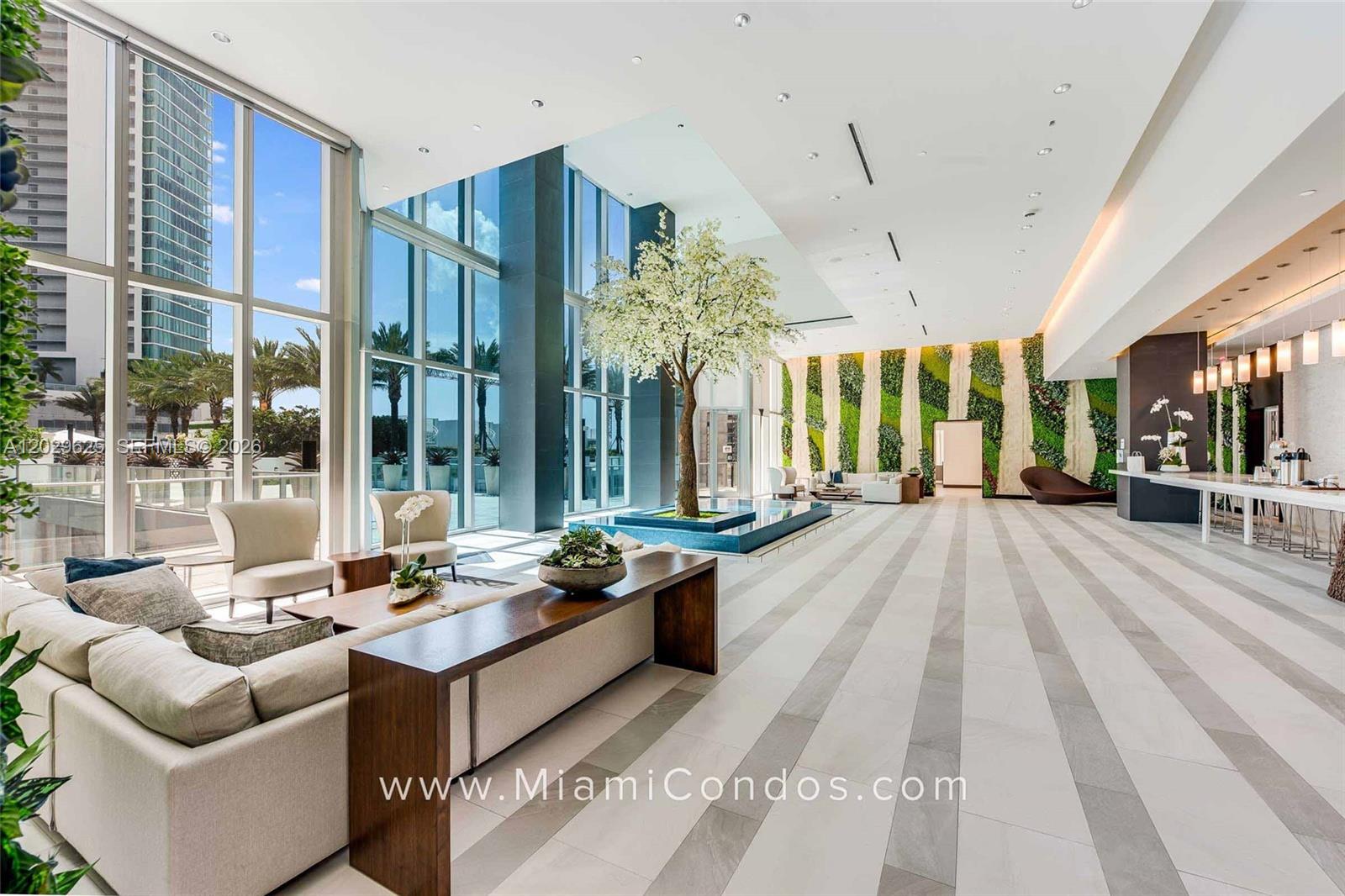 PARAMOUNT MIAMI WORLDCENTE - Residential