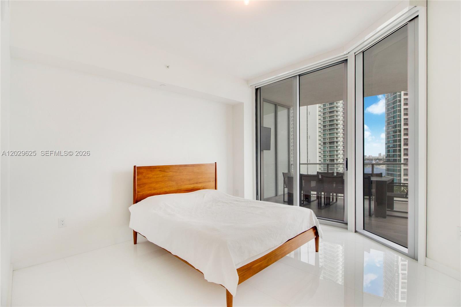PARAMOUNT MIAMI WORLDCENTE - Residential