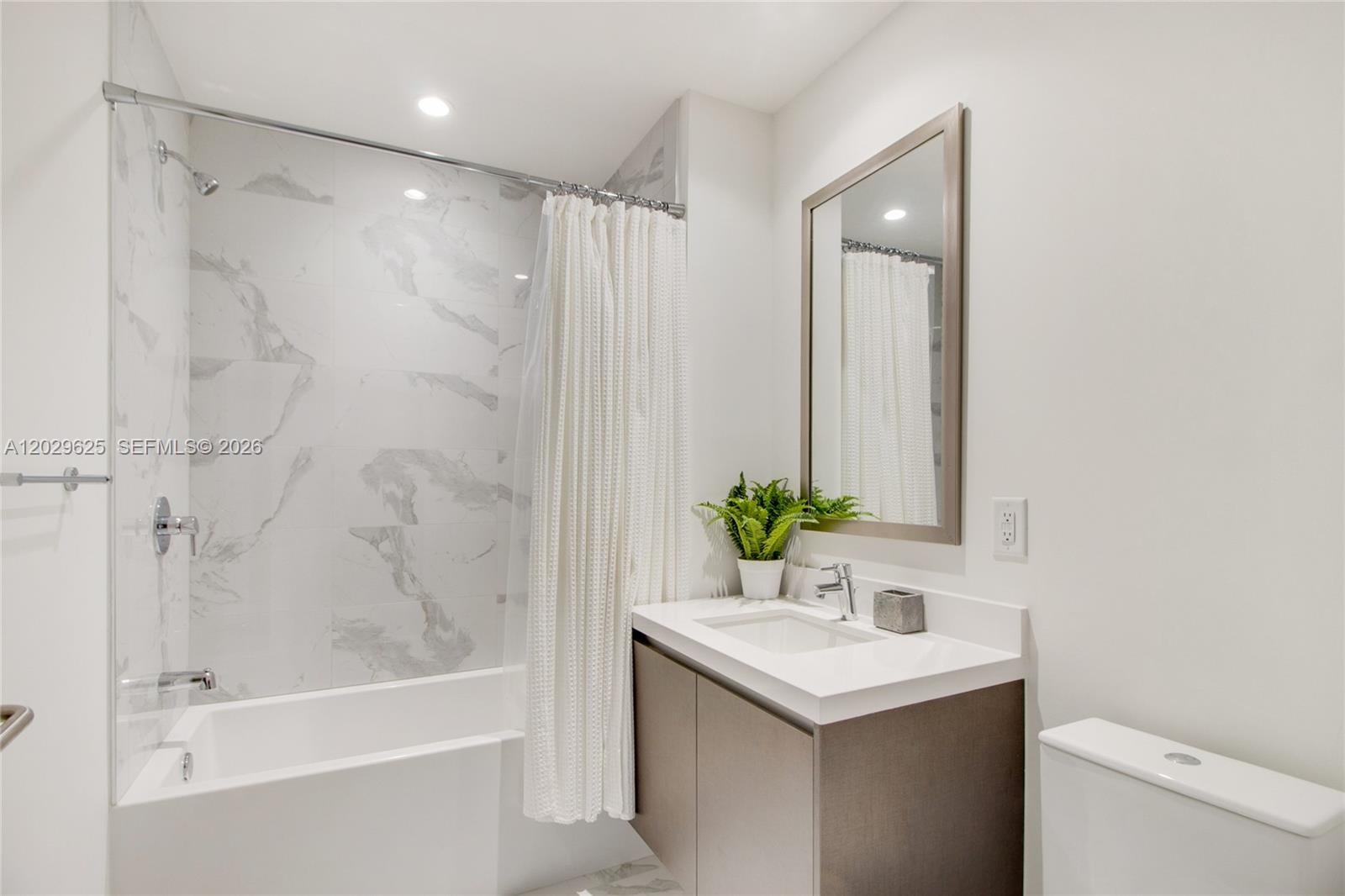 PARAMOUNT MIAMI WORLDCENTE - Residential