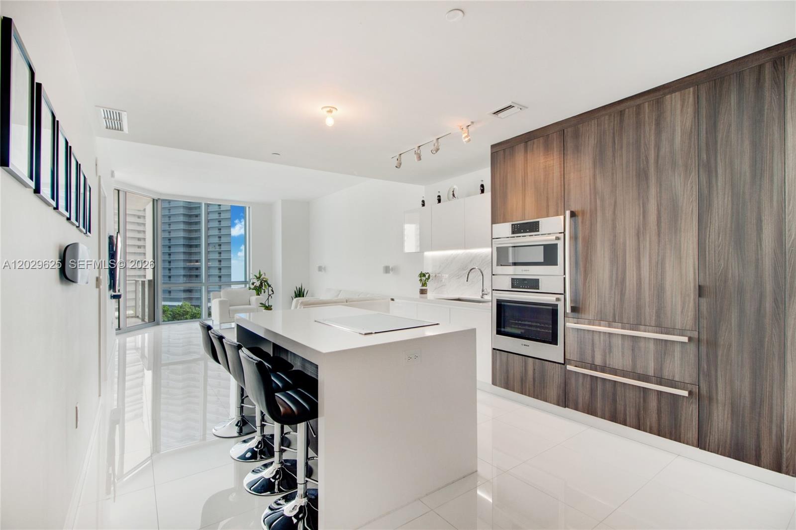 PARAMOUNT MIAMI WORLDCENTE - Residential