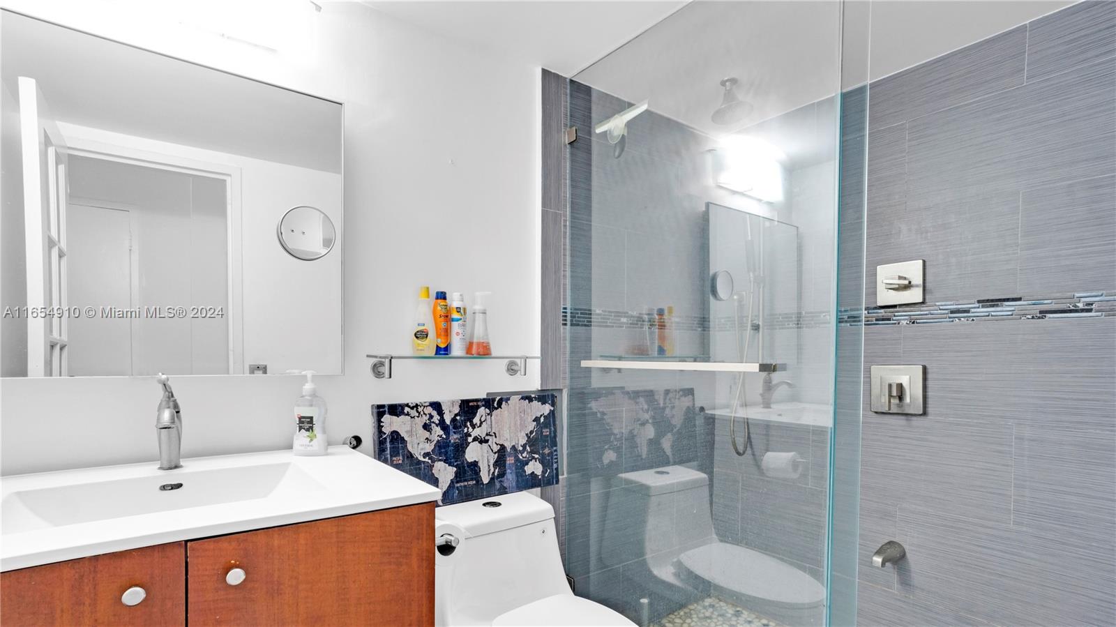 BAYVIEW TERR CONDO - Residential