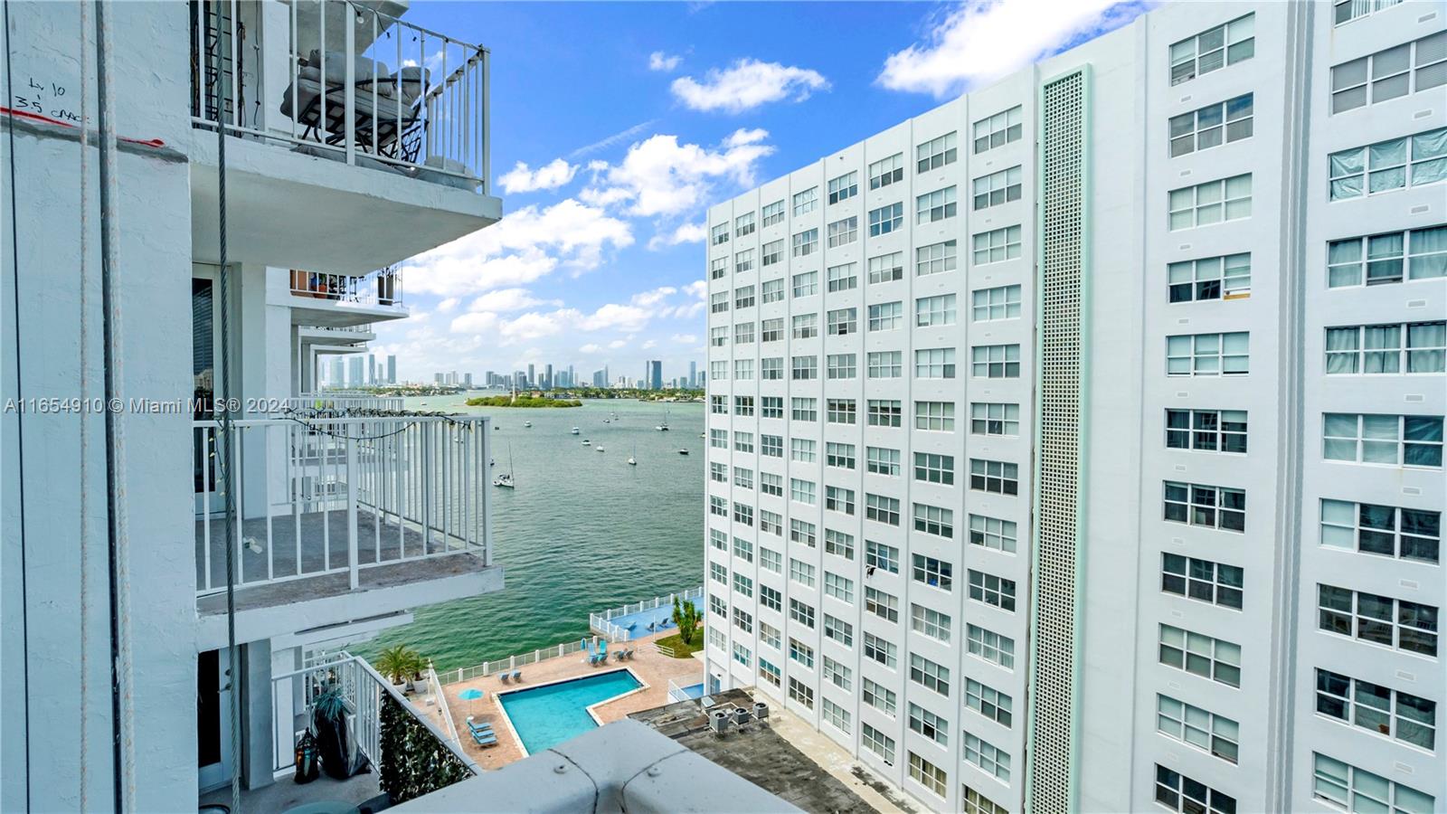 BAYVIEW TERR CONDO - Residential