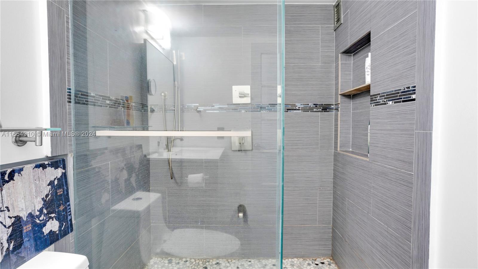 BAYVIEW TERR CONDO - Residential