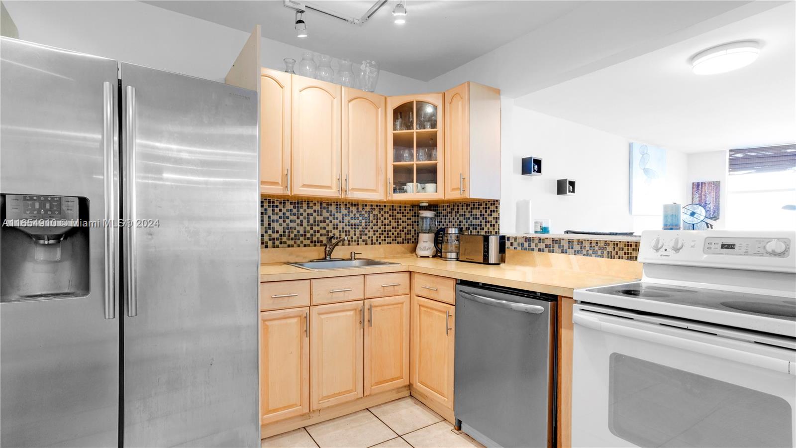 BAYVIEW TERR CONDO - Residential