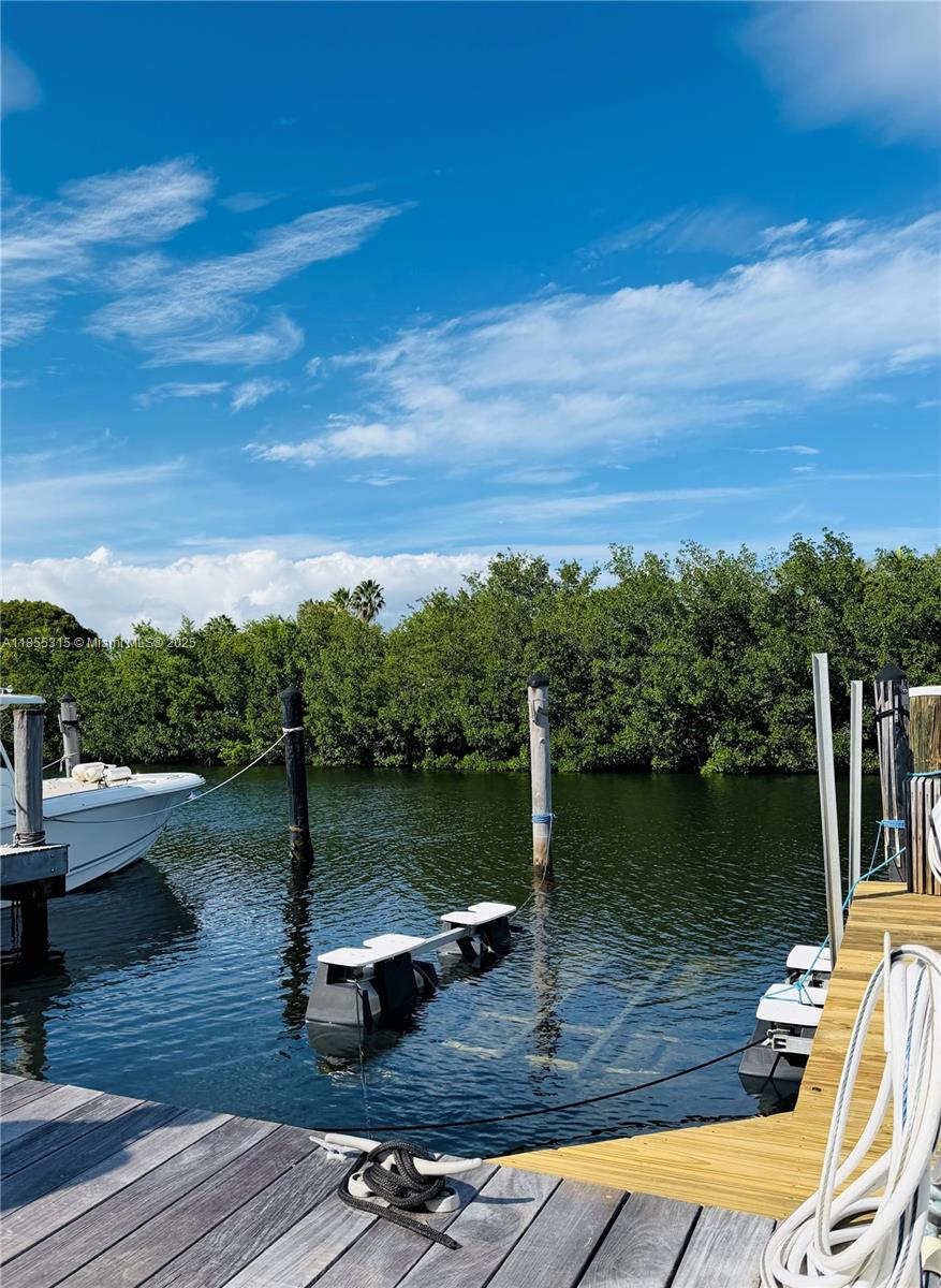 ROYAL HRB YACHT CL MARINA - Land