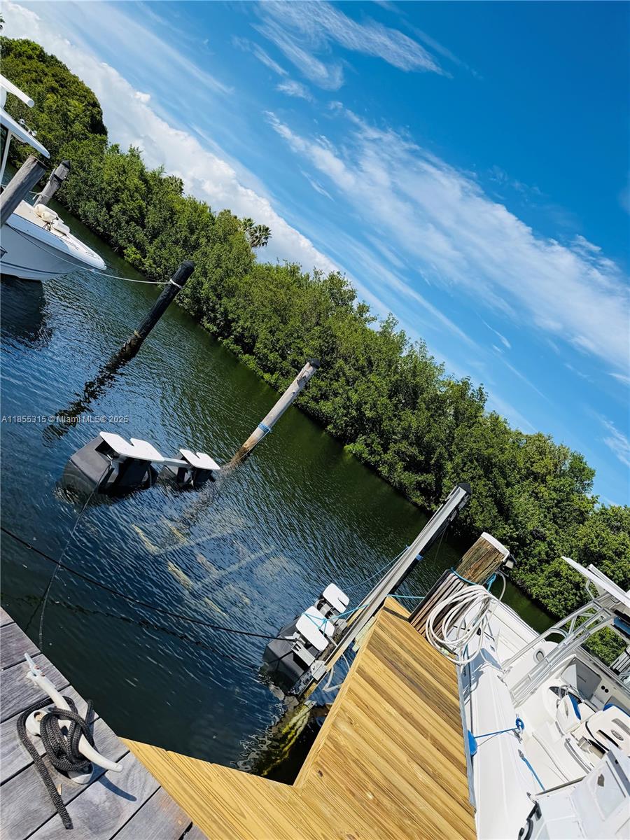ROYAL HRB YACHT CL MARINA - Land