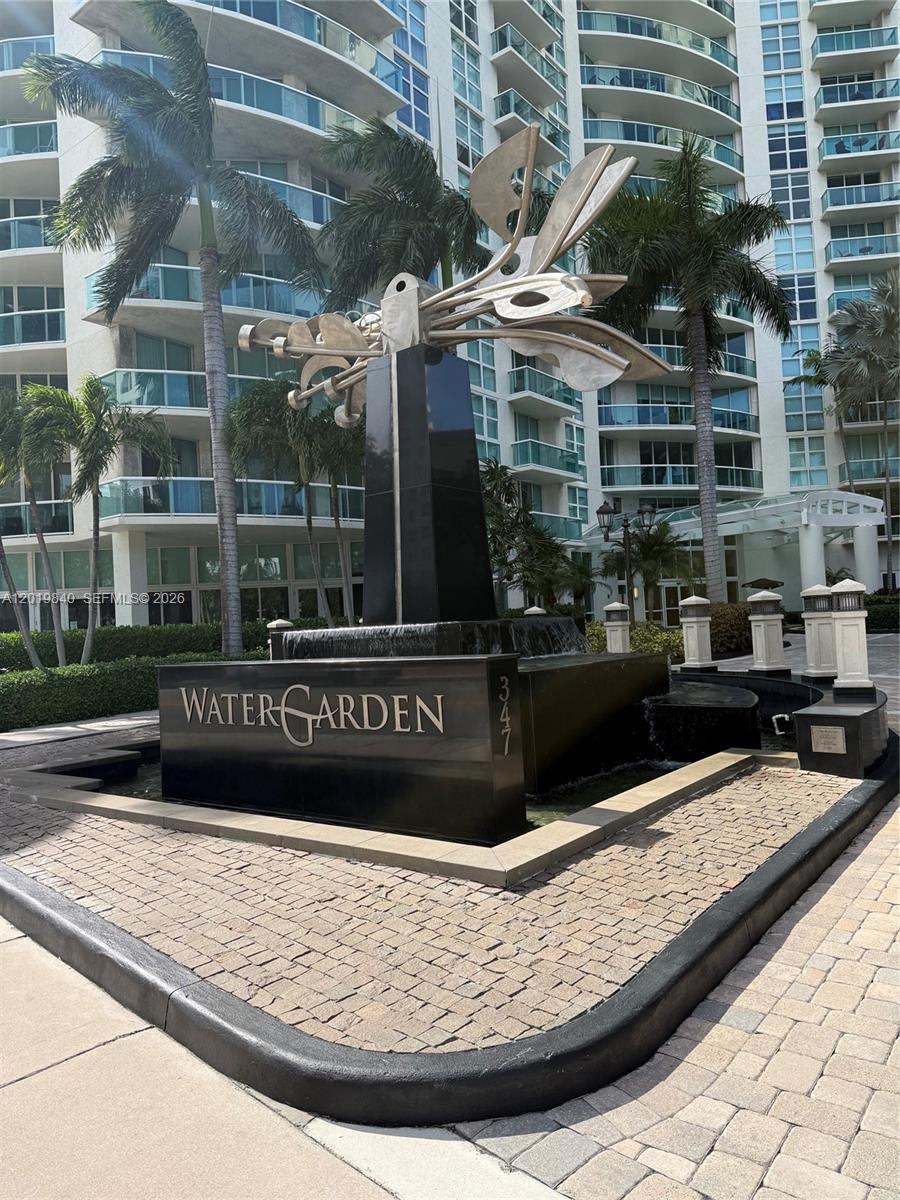 STUNNING LONG RIVER VIEWS FROM THIS 2/2 SPLIT PLAN ON THE 22ND FLOOR. THE WATERGARDEN IS ONE OF THE ABSOLUTE BEST BUILDINGS IN THIS VERY EXCLUSIVE AREA. WALK TO THE SHOPPING AND DINING ON LAS OLAS BOULEVARD. WALKING DISTANCE TO SUPERMARKET, PHARMACY, ETC. THE RIVERWALK ALONG THE RIVER IS DOWNSTAIRS. MARBLE FLOORS, BRAND NEW (MAY 2026) WOOD FLOORS IN BOTH BEDROOMS (INCL. CLOSETS). GRANITE COUNTERTOPS, STAINLESS STEEL APPLIANCES, IN-UNIT WASHER & DRYER, CLOSET GALORE. VERY RECENTLY PAINTED. BRAND NEW QUEEN MATTRESS AND SPRINGBOX COULD STAY. 5* AMENITIES: HEATED POOL+JACUZZI, CABANA, BARBECUE, SAUNA ,TOP OF THE LINE GYM, PIANO BAR, LIBRARY, THEATRE, BUSINESS CENTER, VALET PARKING, 24H RECEPTION, MANAGEMENT OFFICE ON SITE, CONCIERGE, ETC. QUICK APPROVAL ($100 PER OCCUPANT). 2 PETS MAX. RENT OUT IMMEDIATELY (3 MONTHS MINIMUM, 3 TIMES/YEAR MAXIMUM).