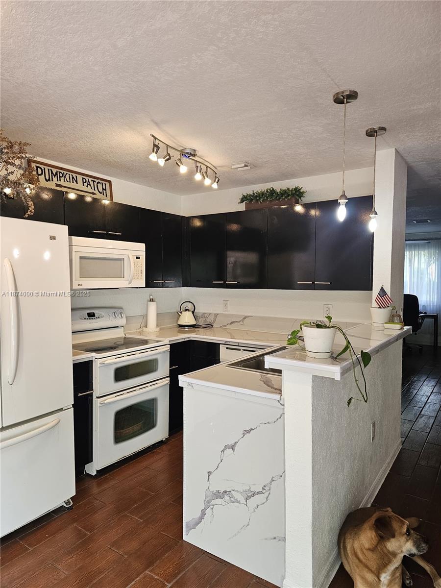 WASHINGTON COURT VILLAS - Residential