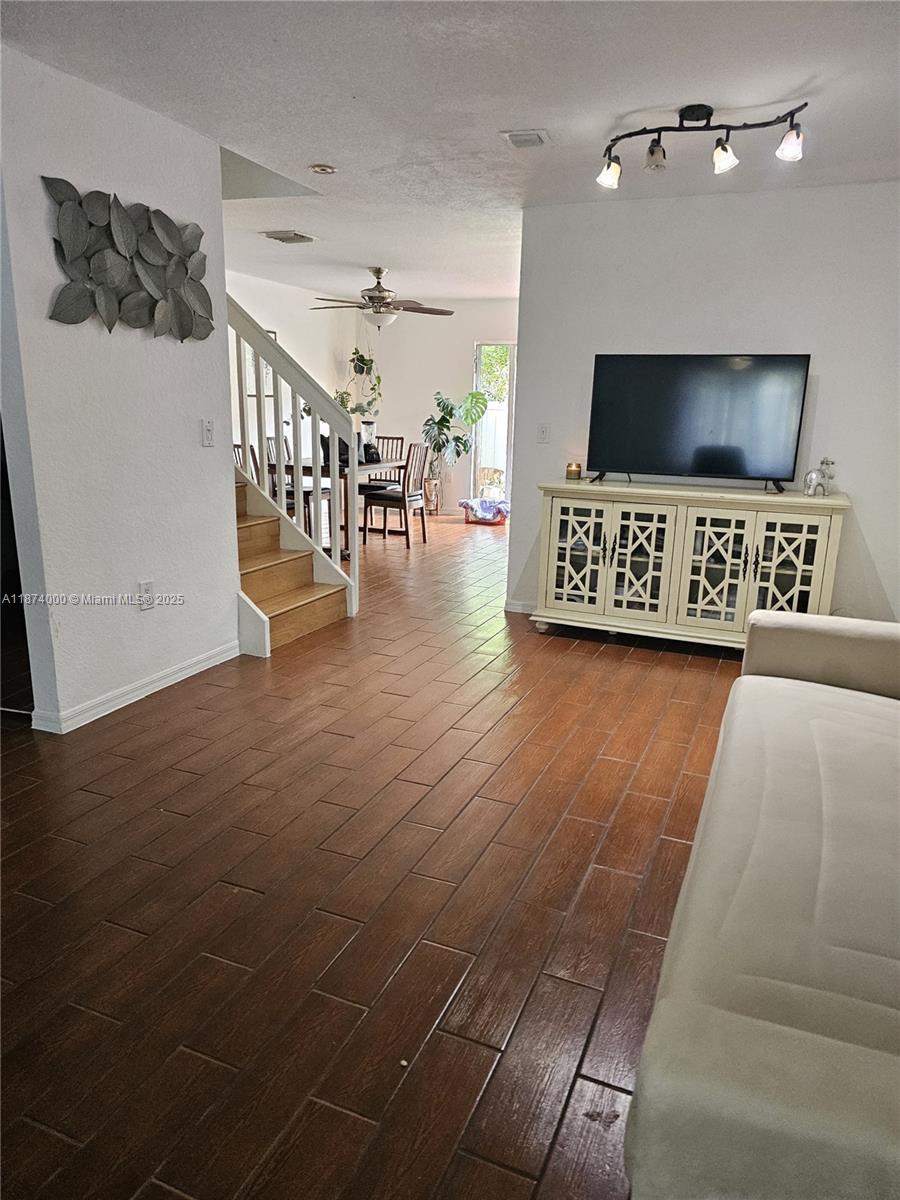 WASHINGTON COURT VILLAS - Residential