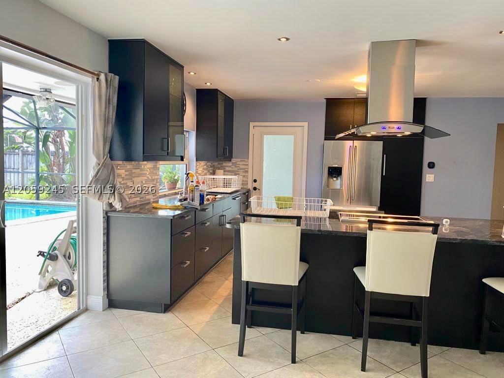 HOLLYWOOD HILLS - Residential