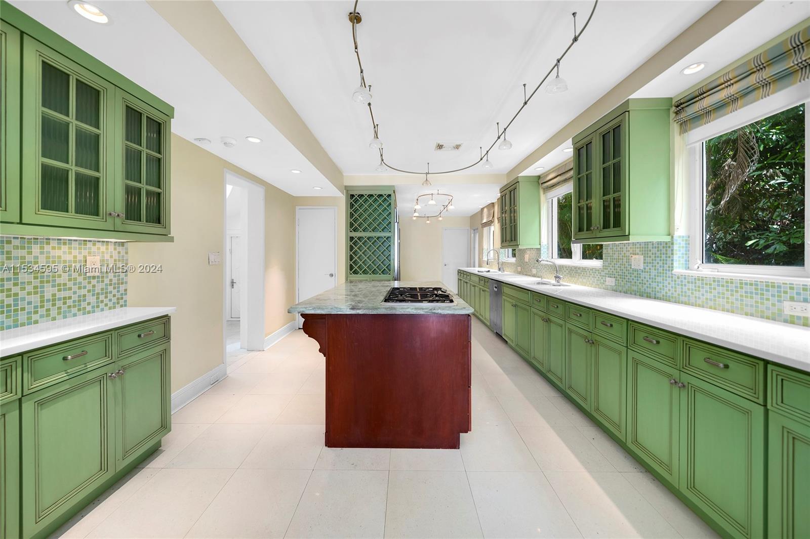 SAN MARINO ISLAND - Residential