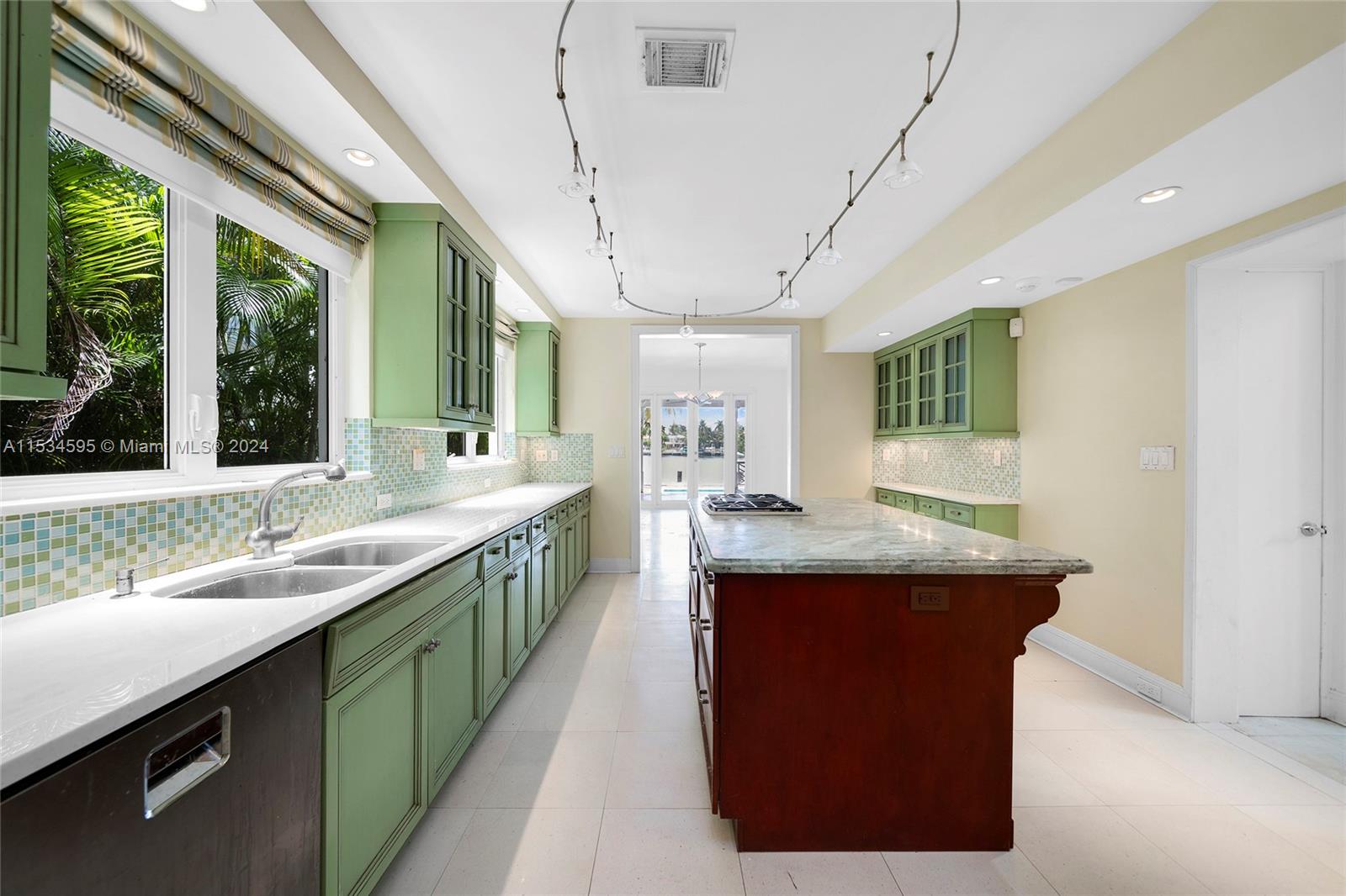 SAN MARINO ISLAND - Residential