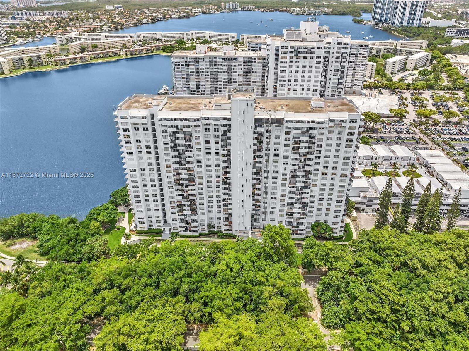 COMMODORE PLAZA CONDO - Residential
