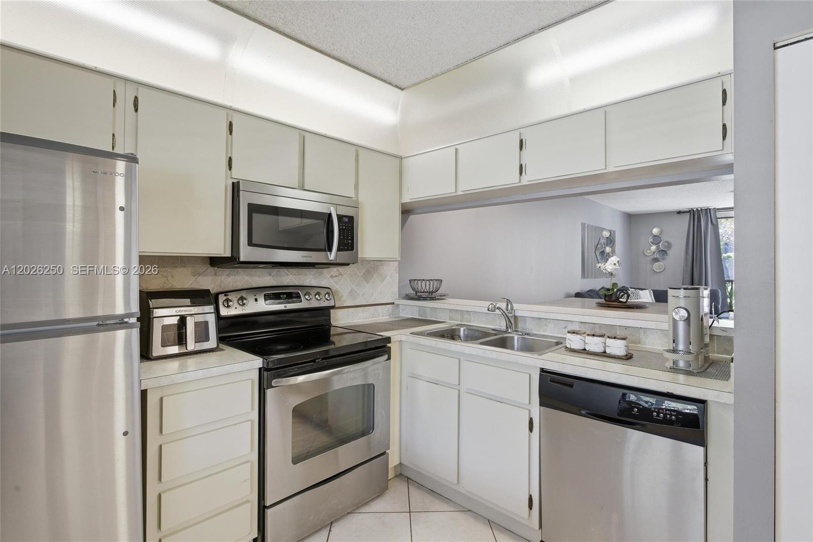 PLANTATION RACQUET CLUB - Residential