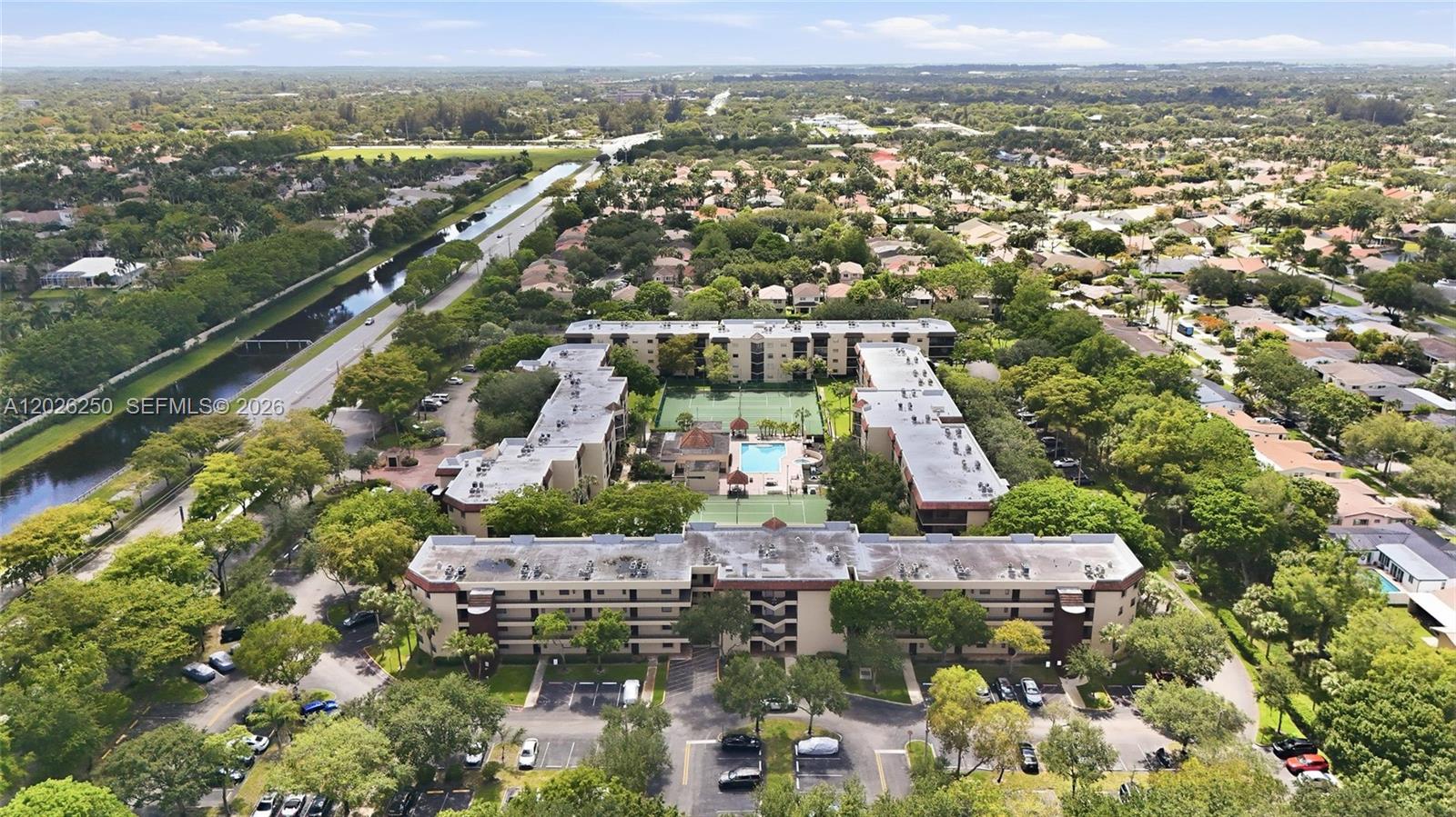PLANTATION RACQUET CLUB - Residential