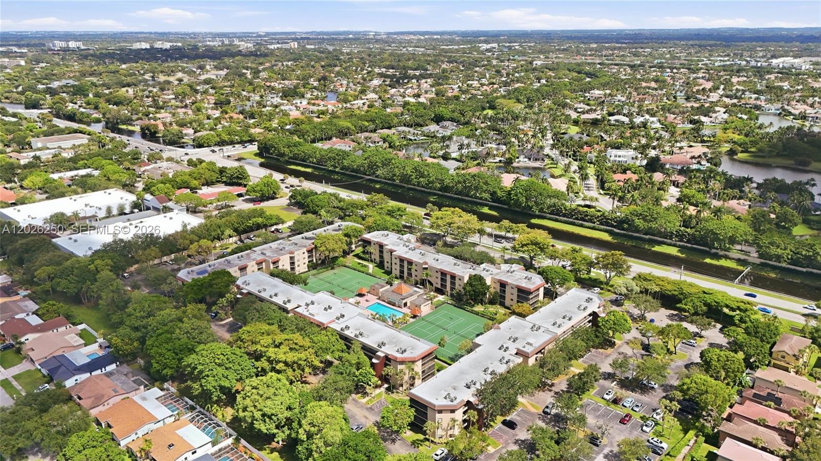 PLANTATION RACQUET CLUB - Residential
