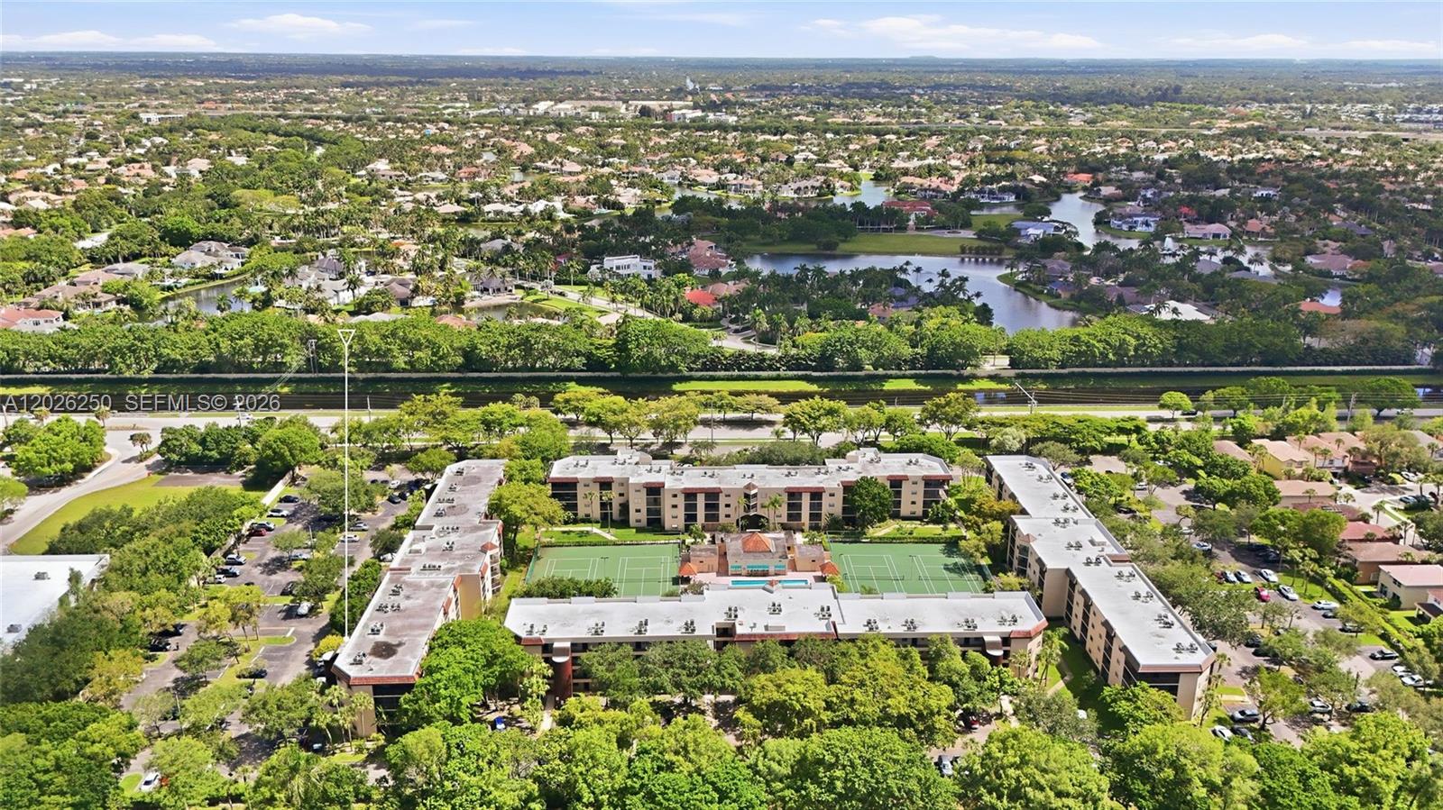 PLANTATION RACQUET CLUB - Residential