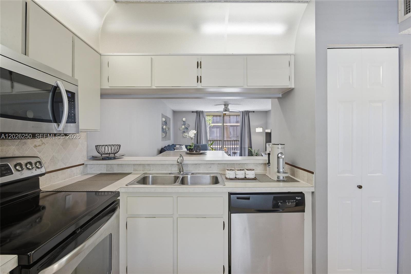 PLANTATION RACQUET CLUB - Residential