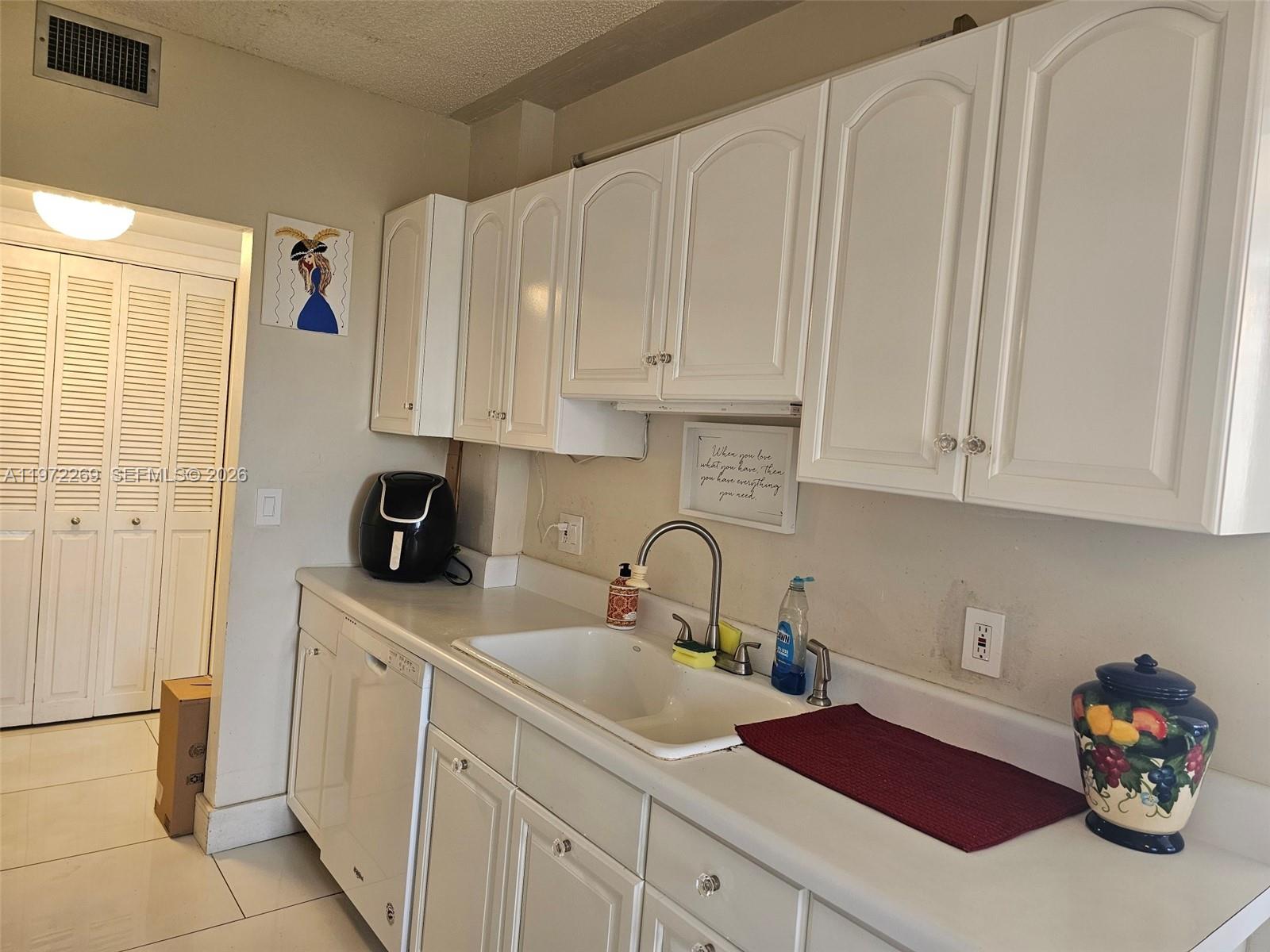 HILLCREST EAST NO 27 COND - Residential