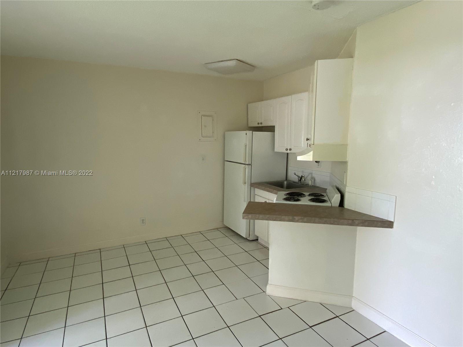 LAUDERDALE - Residential Lease