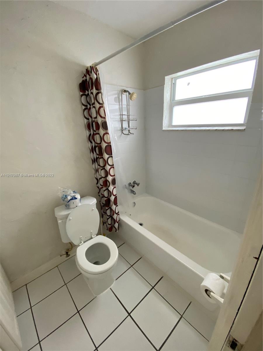 LAUDERDALE - Residential Lease