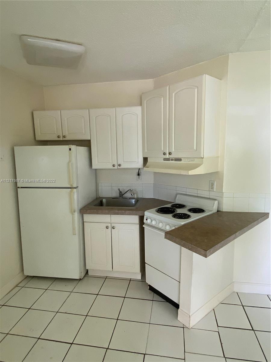 LAUDERDALE - Residential Lease