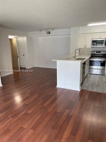 HOLLYWOOD PARC - Residential Lease