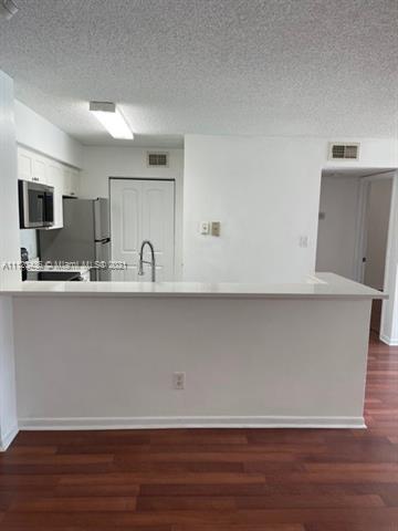 HOLLYWOOD PARC - Residential Lease