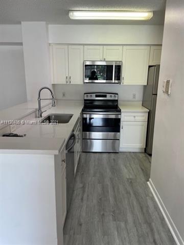 HOLLYWOOD PARC - Residential Lease