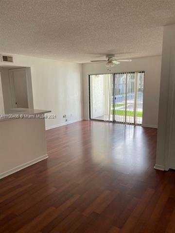 Beautiful and renovated condo 2/2  conveniently located in the heart of Hollywood with shopping ,dining a short drive to Hollywood Beach, and Downtown Historic District. Close to I-95 and the Turpike. You will be love it!!!