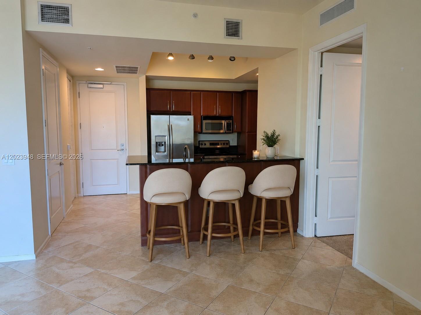 METROPOLITAN CONDO - Residential