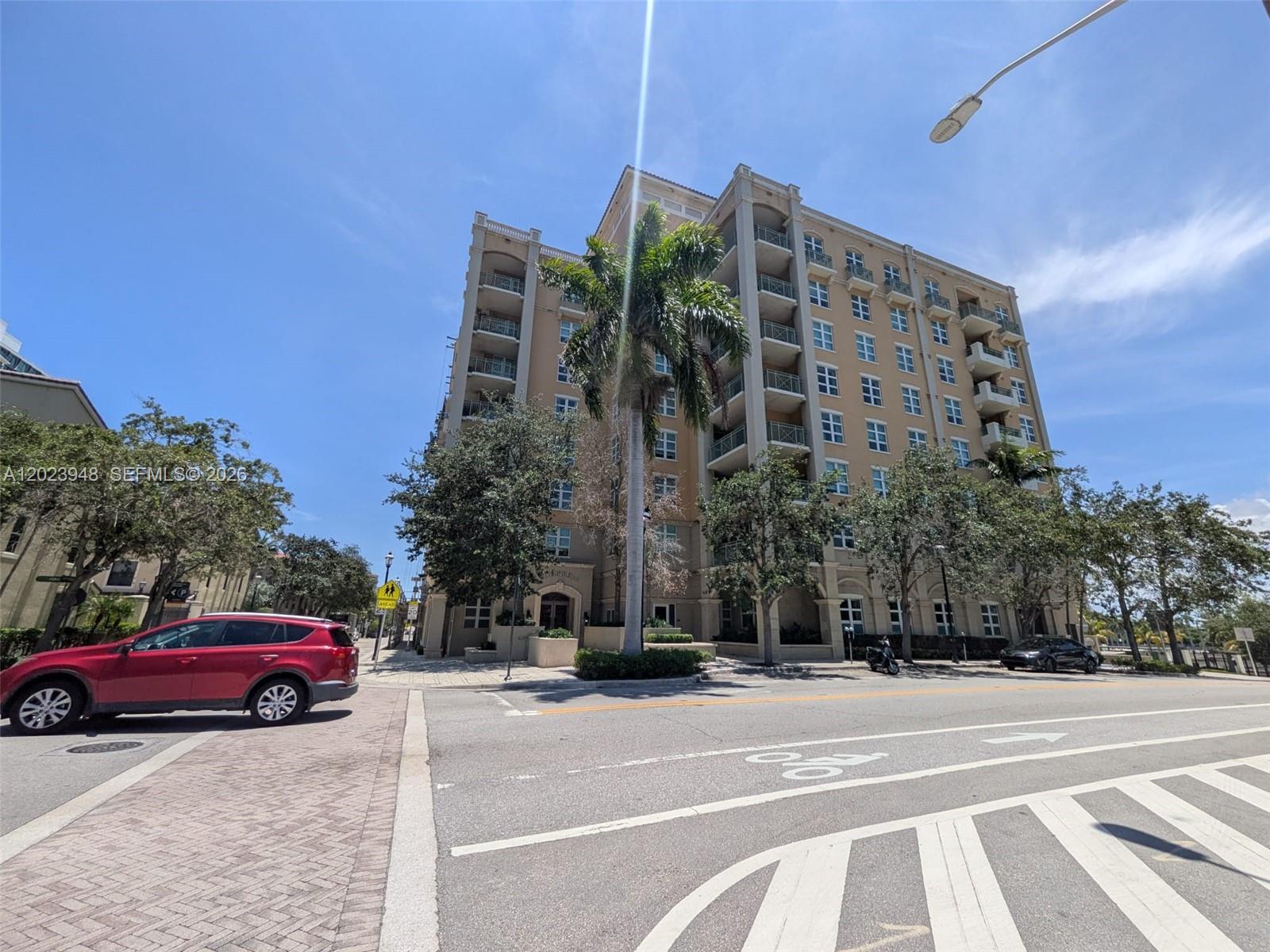 METROPOLITAN CONDO - Residential