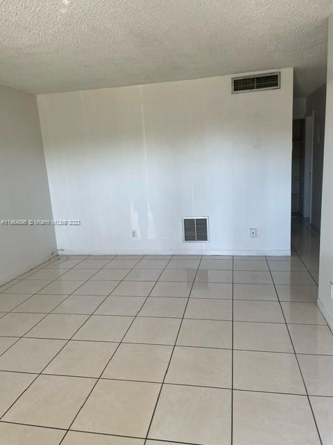 I DELWOOD WEST CONDO - Residential Lease