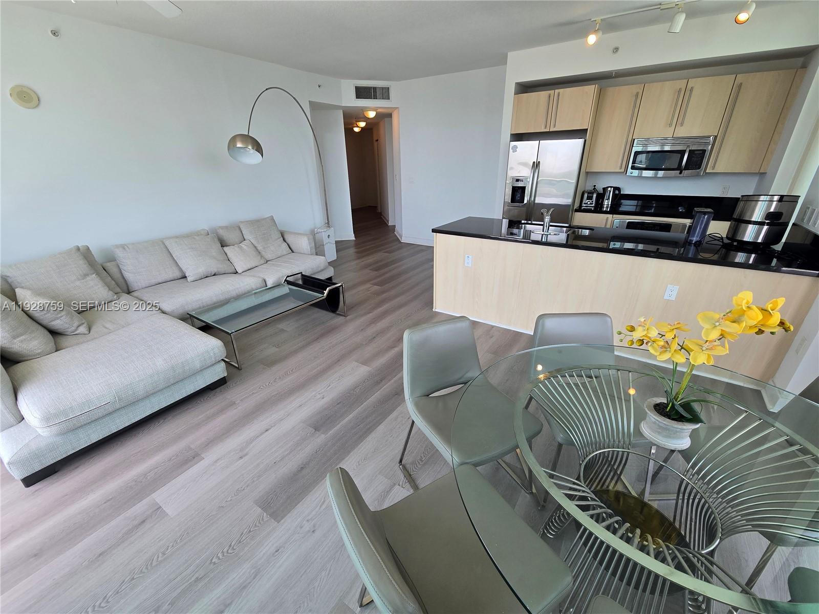 THE AXIS ON BRICKELL COND - Residential