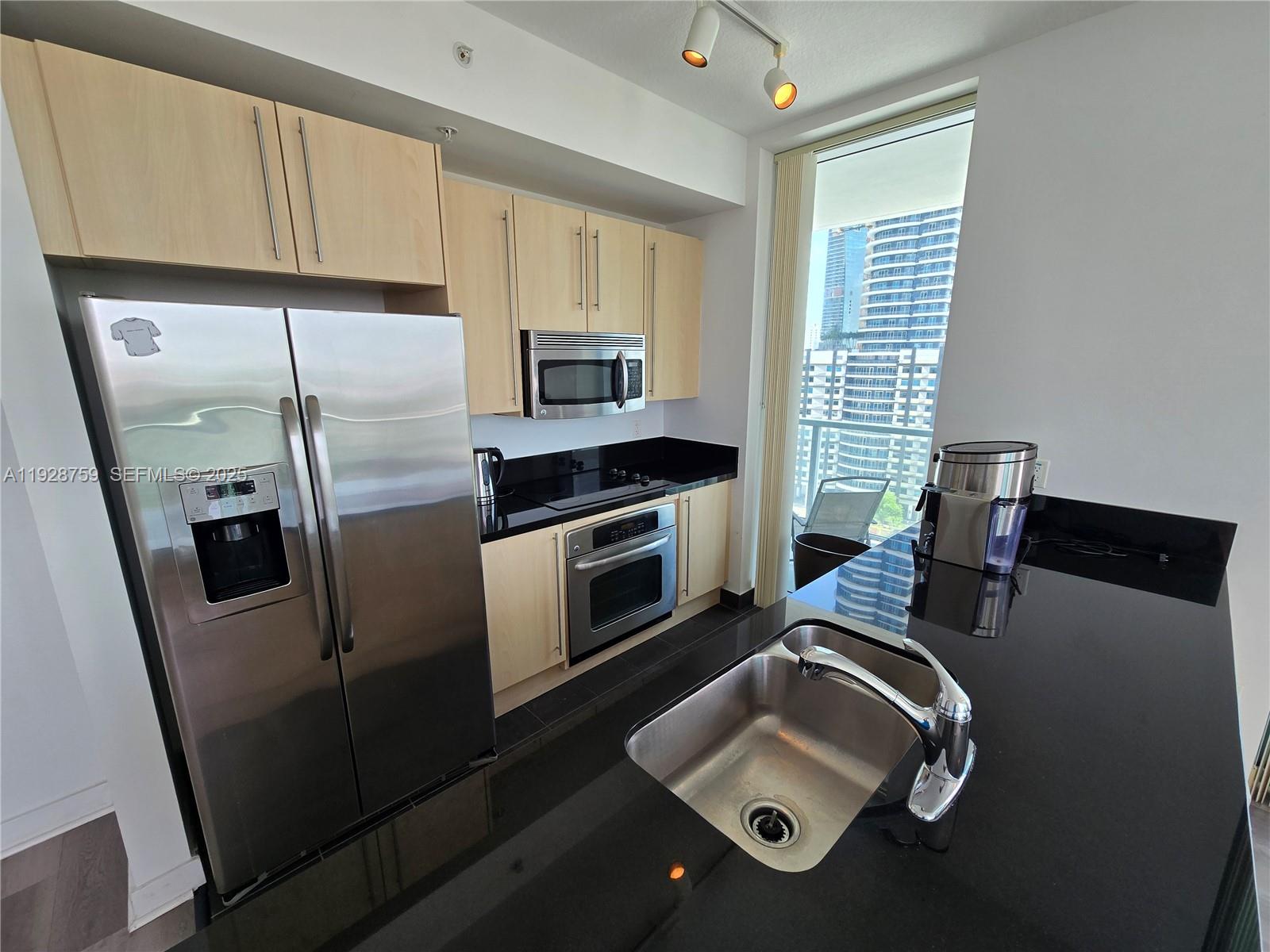 THE AXIS ON BRICKELL COND - Residential