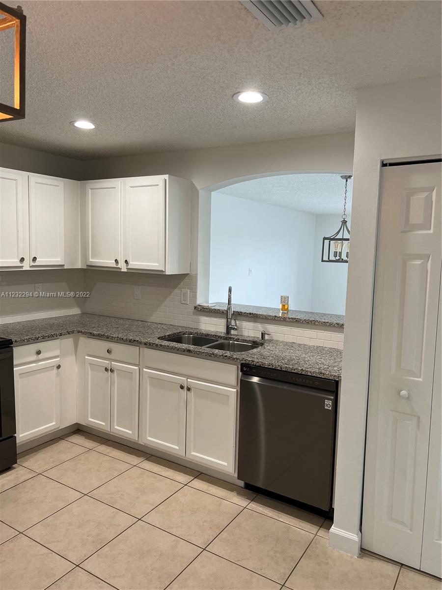 LAGO MAR 1ST ADDN - Residential Lease