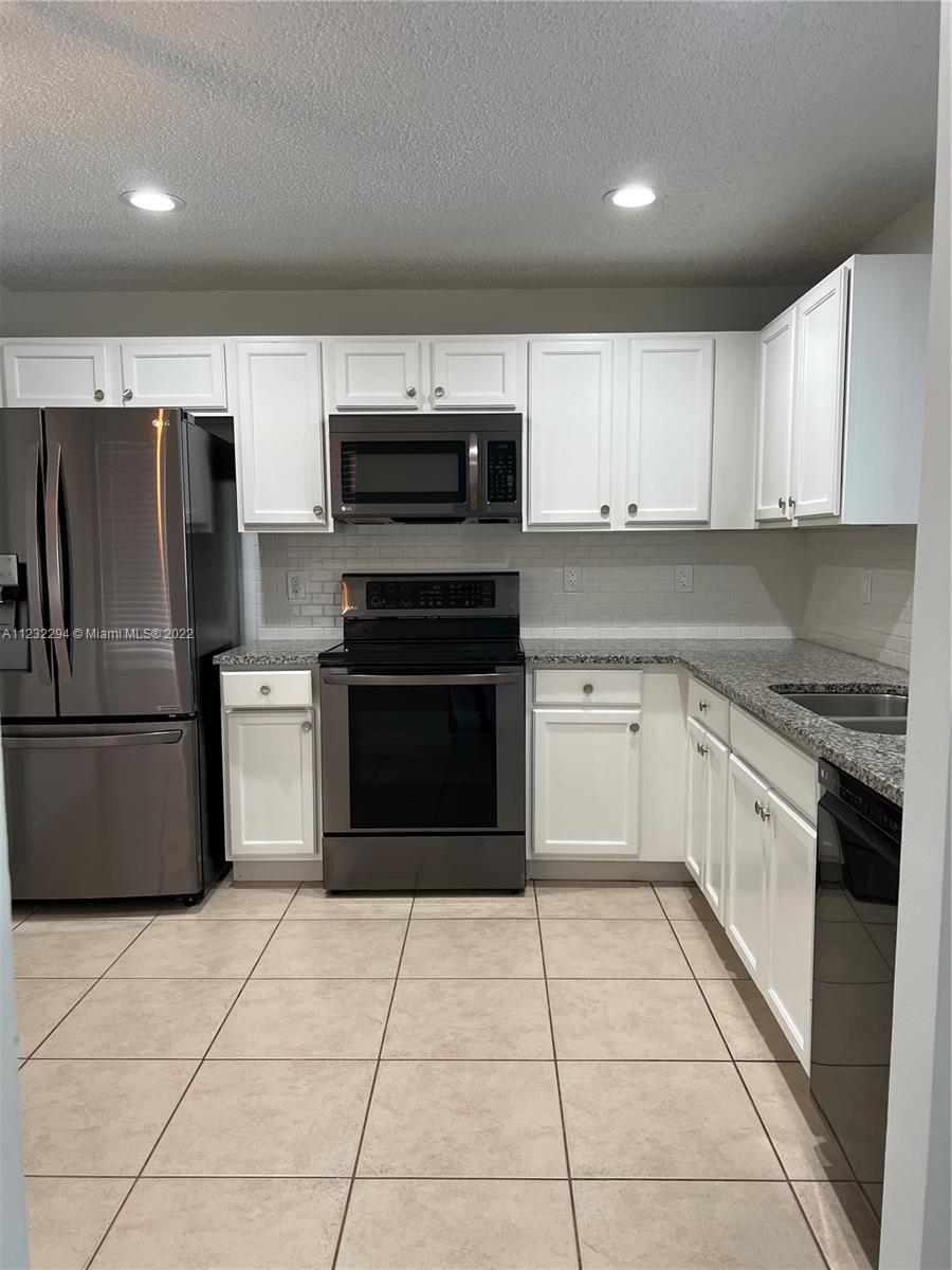 LAGO MAR 1ST ADDN - Residential Lease