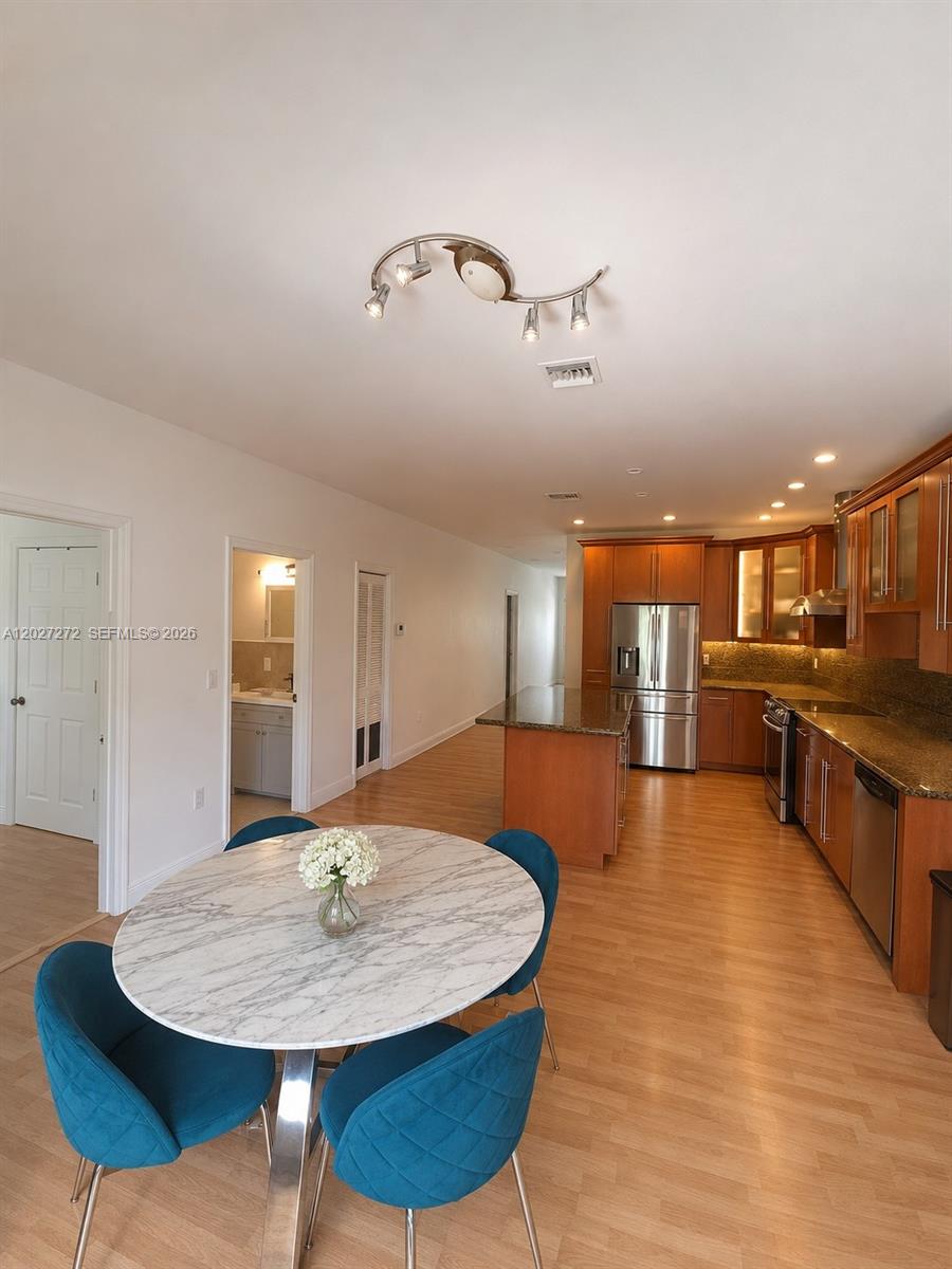 ANDERSON VILLAS - Residential