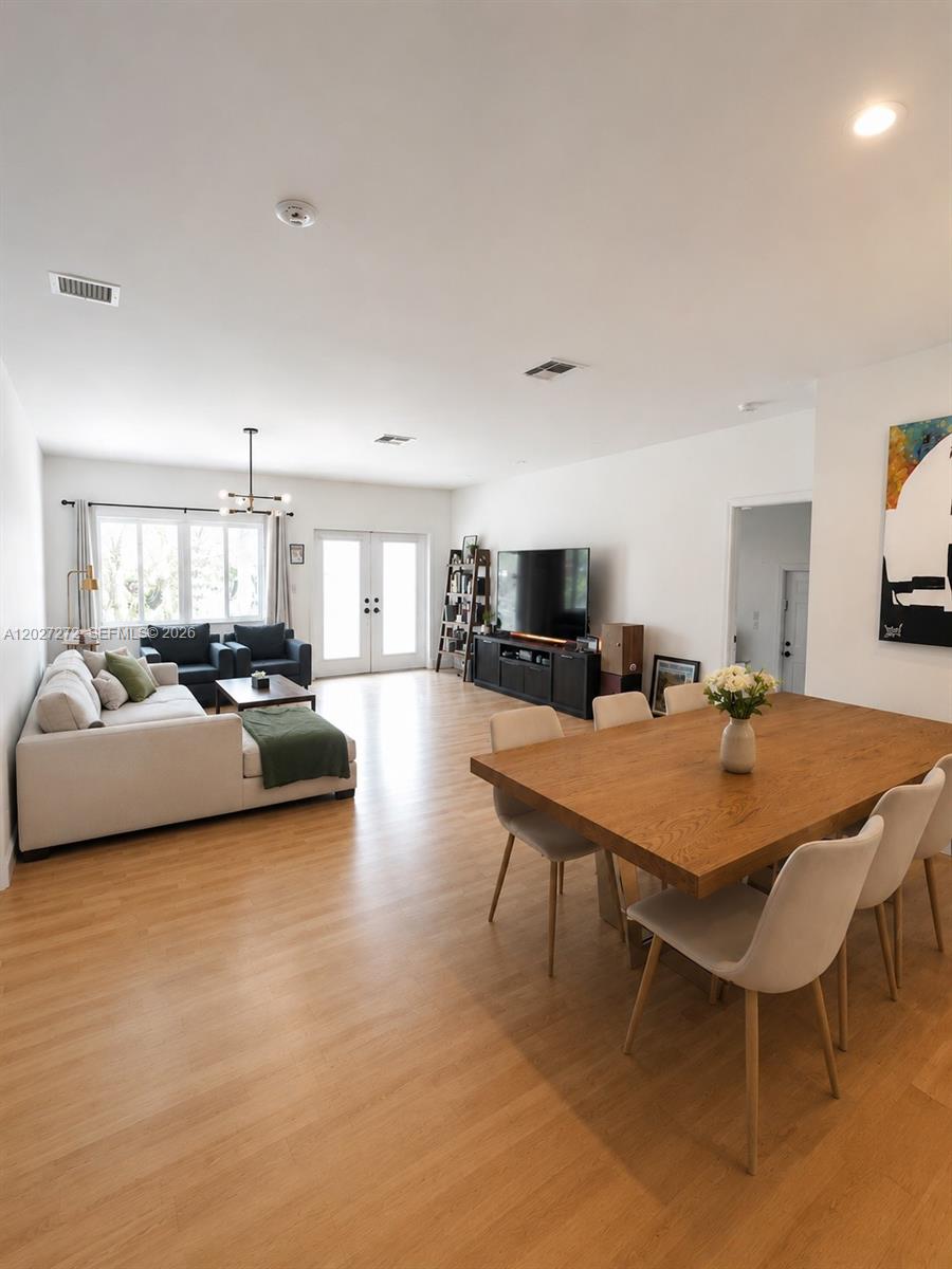 ANDERSON VILLAS - Residential