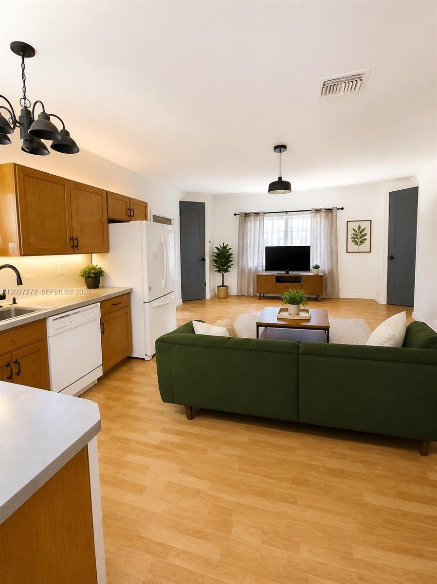 ANDERSON VILLAS - Residential