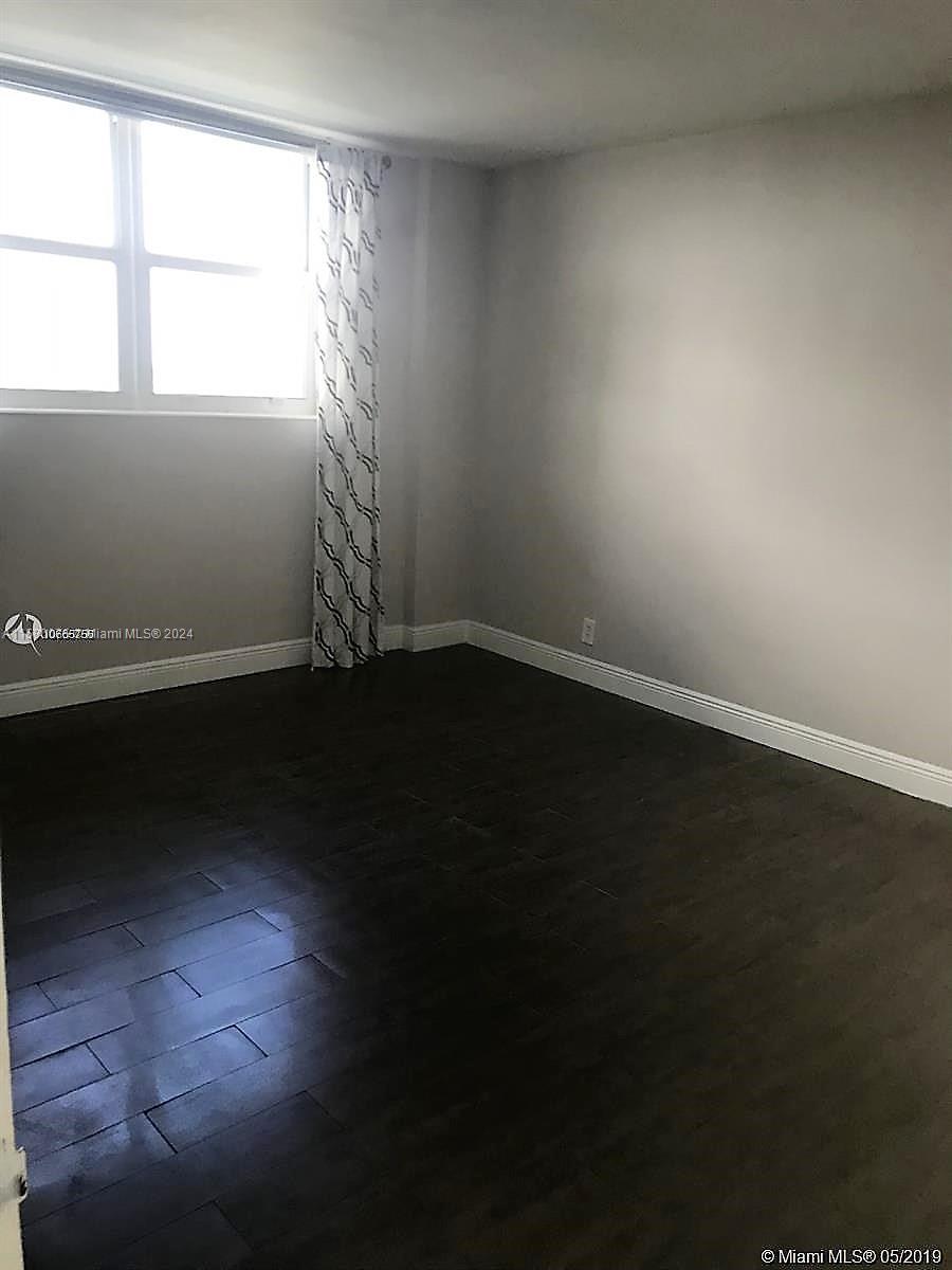 Hoolywood - Residential