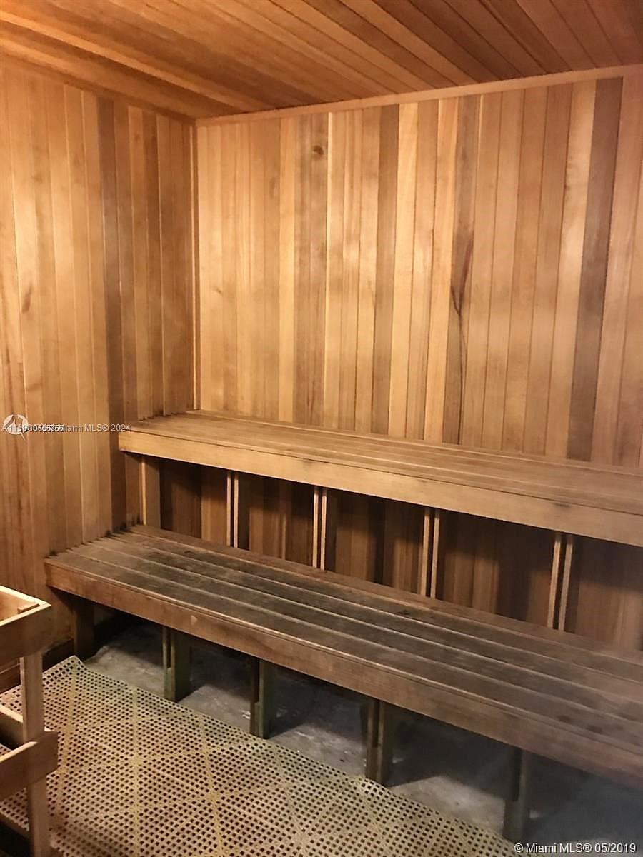 Hoolywood - Residential