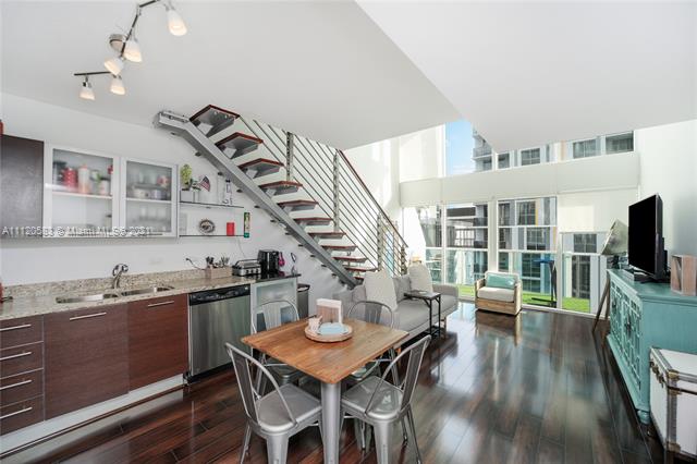 Beautiful and spacious 1 Bed 1.5 Baths with an exclusive wood floors. Build-in Walking closet, open kitchen with granite countertop. Gorgeous views of the city and the River. Great full service condo with plenty and amazing amenities. Excellent location walking distance to Whole Foods, Brickell City Centre, metro mover and everything you can possibly need. Call listing agent and ask for the video of the property. Call listing agent Jorge